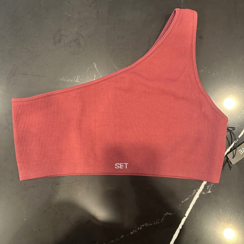 Asymmetrical sports bra